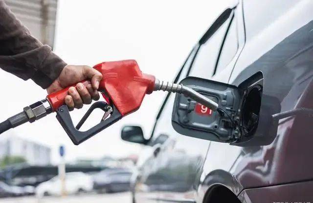 今日油价消息:今天6月1日<strong></p>
<p>中石化汽油</strong>,加油站调整后92、95汽油的最新限价