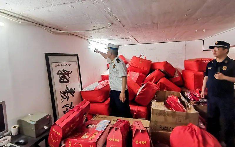 高层建筑·三峡风时代广场——老凤祥黄金珠宝店杂物间缺消防设施被责改