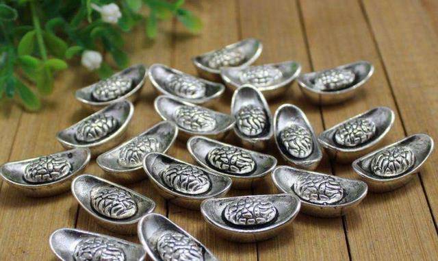 散碎银子作为货币<strong></p>
<p>货币怎么买</strong>,根本没有面额,古人是怎么交易的?