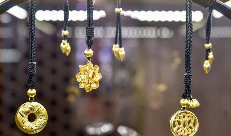 黄金饰品怎么买？看完可以放心买~