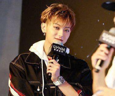 天天哄粉丝玩<strong></p>
<p>币圈怎么玩</strong>?黄子韬你怎么出圈了?