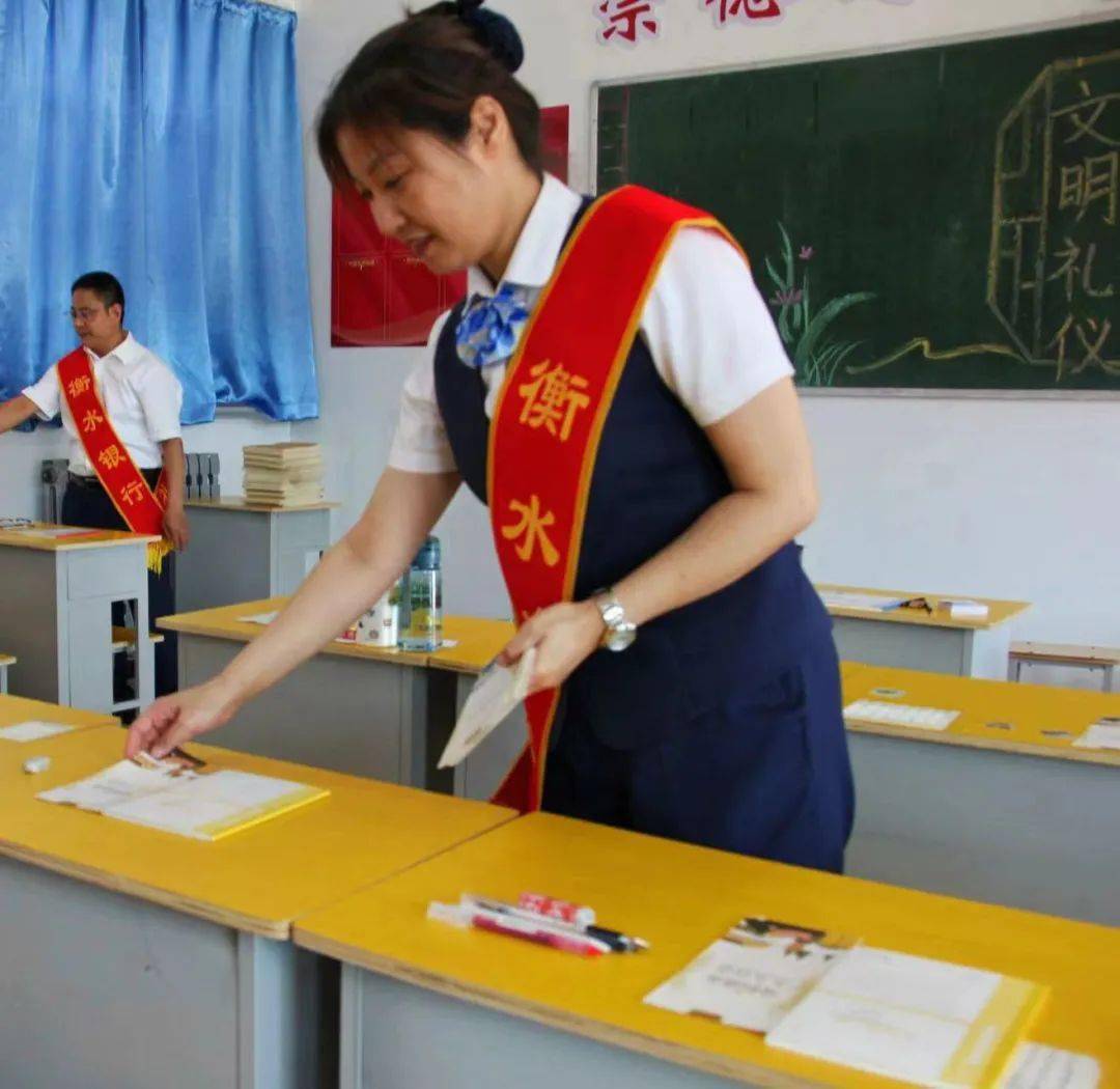 人行衡水分行联合衡水银行开展反假货币进校园宣传活动