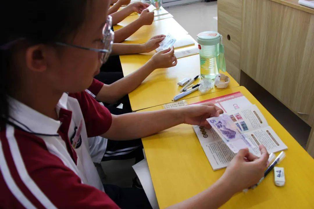 人行衡水分行联合衡水银行开展反假货币进校园宣传活动