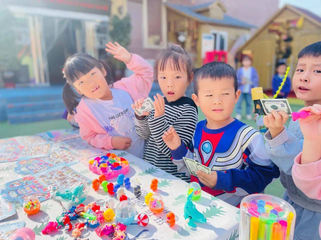 【园所动态】“礼物兑换<strong></p>
<p>快币兑换</strong>,让爱循环”天爱美幼儿园“天爱币”兑换礼物活动!