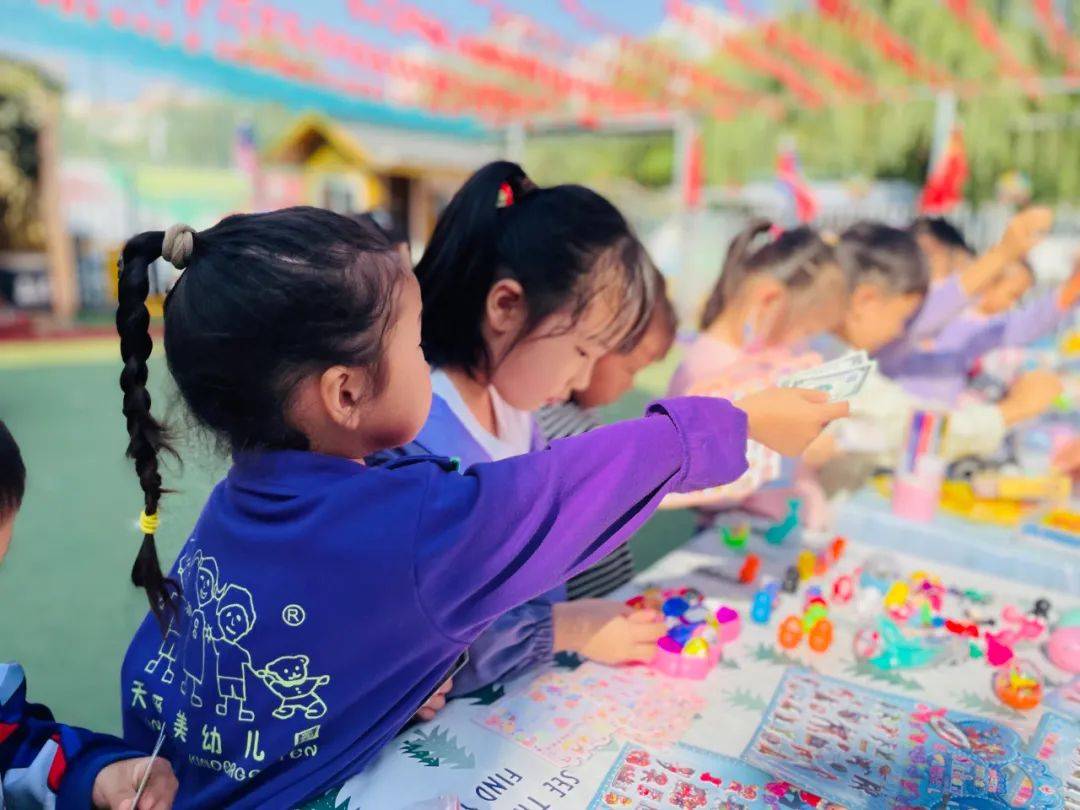 【园所动态】“礼物兑换<strong></p>
<p>快币兑换</strong>,让爱循环”天爱美幼儿园“天爱币”兑换礼物活动!