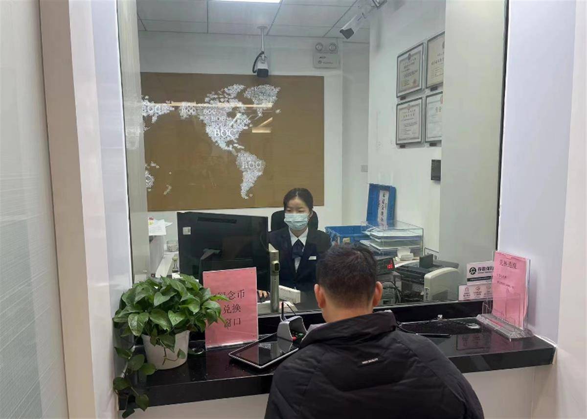 京剧艺术普通纪念币开启兑换<strong></p>
<p>快币兑换</strong>,市民热情高涨