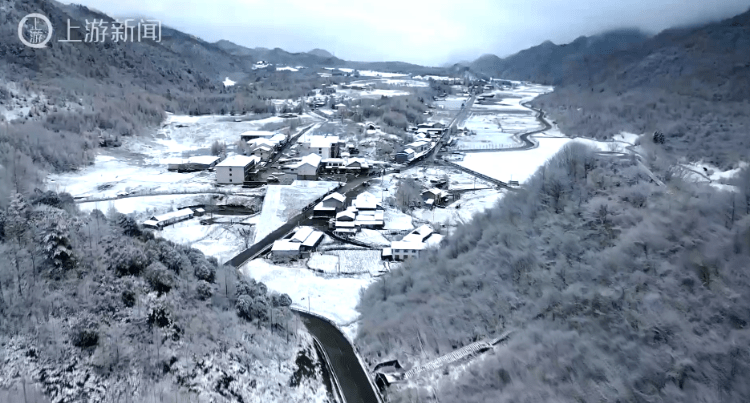 下҈雪҈҈<strong></p>
<p>波场币</strong>,了!重庆多地迎今冬第一场,雪景走一波