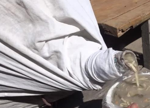 六旬大爷提着“大油壶”卖早餐<strong></p>
<p>提币地址</strong>,路人“惊呆”了,网友:给我地址