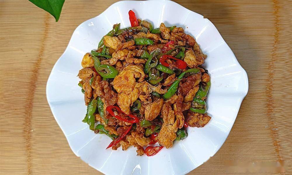 尖椒炒鸡蛋怎么炒<strong></p>
<p>炒币怎么炒</strong>?是先炒鸡蛋还是炒辣椒?教你正确做法下饭真香