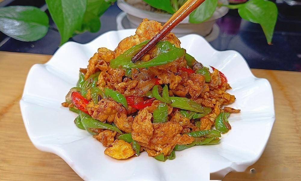 尖椒炒鸡蛋怎么炒<strong></p>
<p>炒币怎么炒</strong>?是先炒鸡蛋还是炒辣椒?教你正确做法下饭真香