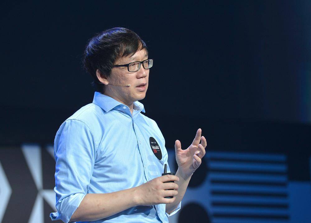 2024 WAIC｜蚂蚁集团原副总裁漆远创办无限光年发布光语大模型