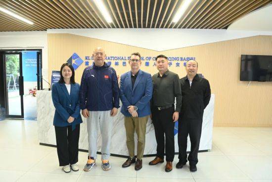 原国家女子拳击队教练张旭光一行调研诺林巴蜀