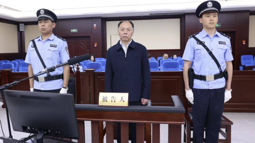 国开行信息科技部原高级专家滕光进一审获刑十二年六个月