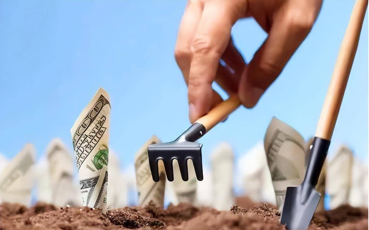 钱正在加快贬值<strong></p>
<p>货币贬值买什么保值</strong>,买什么才最保值?内行人:这3样10年不贬值