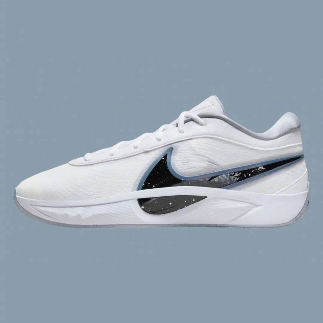 官方也玩谐音梗<strong></p>
<p>cny</strong>！字母哥6代CNY配色有点意思