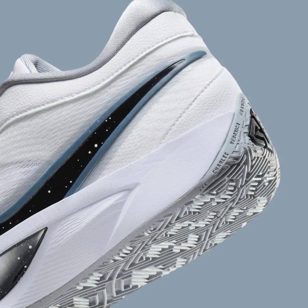 官方也玩谐音梗<strong></p>
<p>cny</strong>！字母哥6代CNY配色有点意思