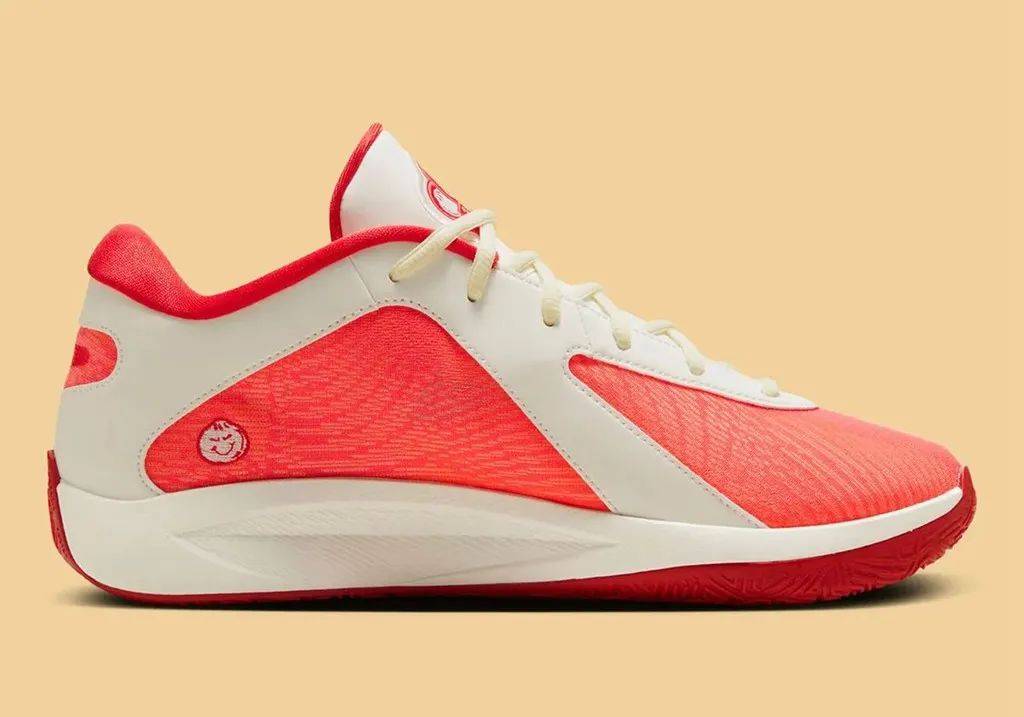 官方也玩谐音梗<strong></p>
<p>cny</strong>！字母哥6代CNY配色有点意思