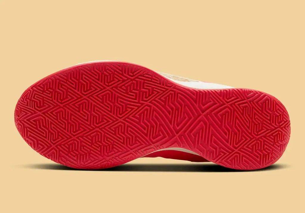 官方也玩谐音梗<strong></p>
<p>cny</strong>！字母哥6代CNY配色有点意思