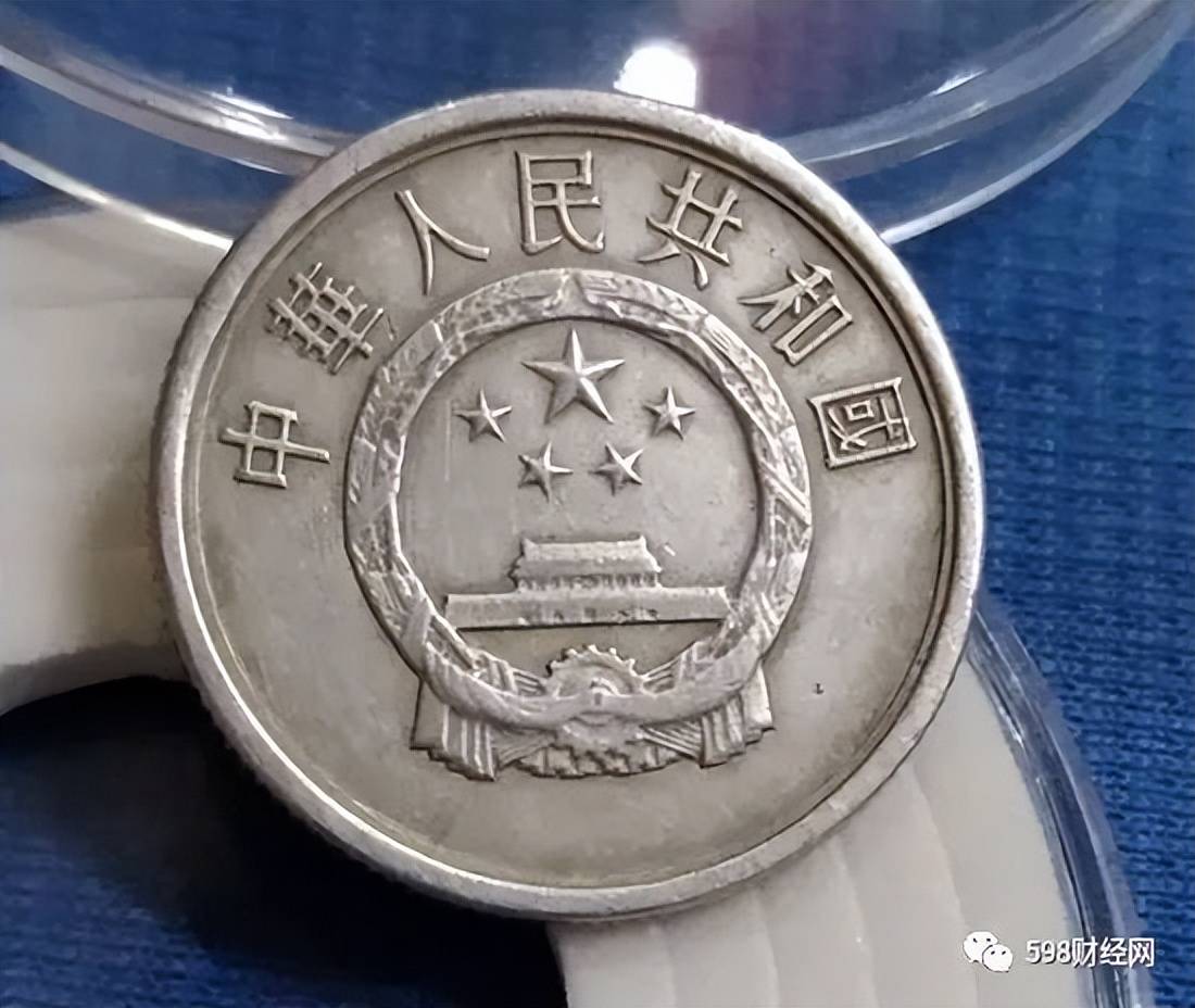 2分硬币中的币王<strong></p>
<p>币安中币</strong>,已经升值80万倍,你家里有吗?