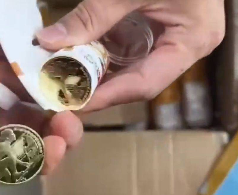 注意！龙币和京剧纪念币大涨<strong></p>
<p>币安币</strong>，卷币里发现其他币！