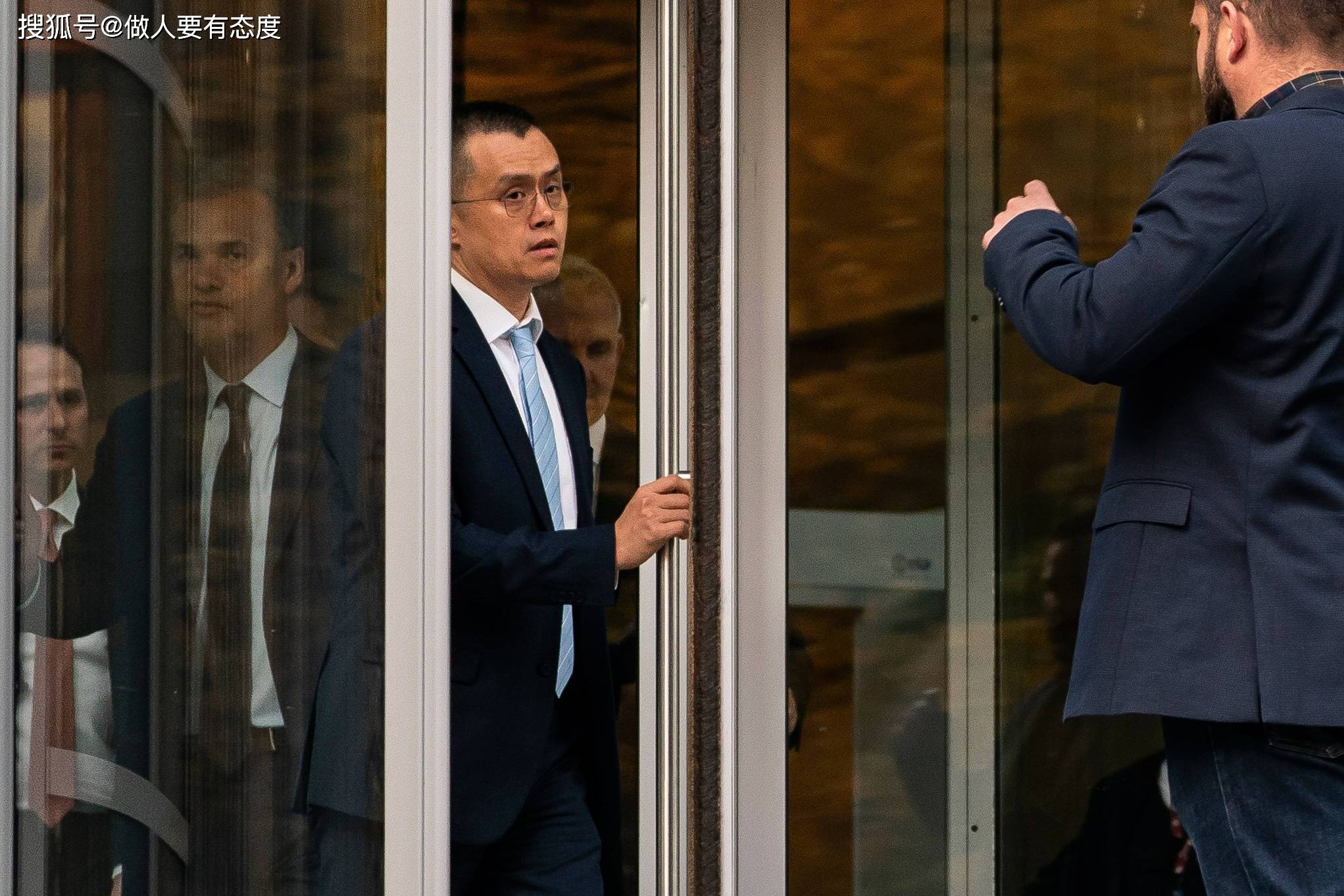 首富赵长鹏即将出狱!币安传奇再起<strong></p>
<p>api币安</strong>,2300亿身家背后的跌宕人生