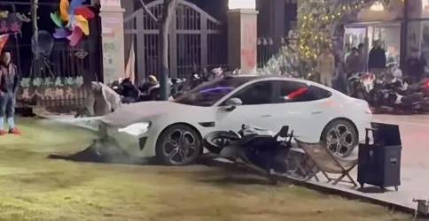 男子买新车后在群里炫耀被嘲<strong></p>
<p>币安交易所</strong>,持刀杀害一男子后开车撞向咖啡店?警方通报