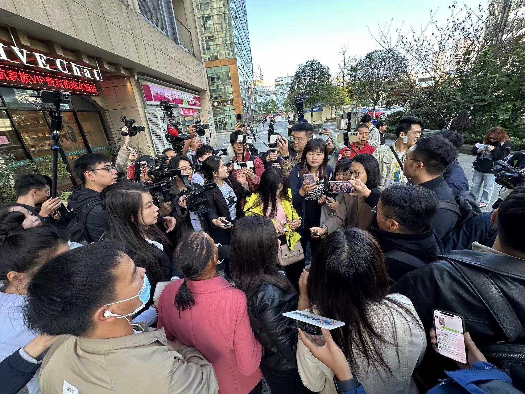 死刑!余华英拐卖儿童案重审宣判<strong></p>
<p>币安交易所</strong>,其当庭表示上诉