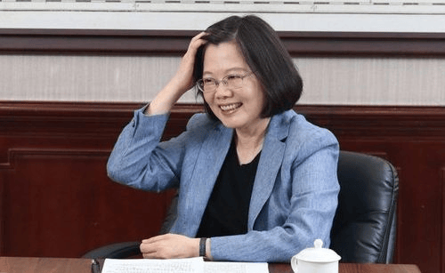 果然没让大陆失望!蔡英文凌晨返台<strong></p>
<p>币安交易所</strong>,下飞机前讲出3个词,民进党底牌打光