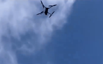 男子在家操控无人机钓鱼<strong></p>
<p>币安ico</strong>,当天就钓上十几条,当事人:不要轻易尝试,已被鱼拉下水十几个无人机