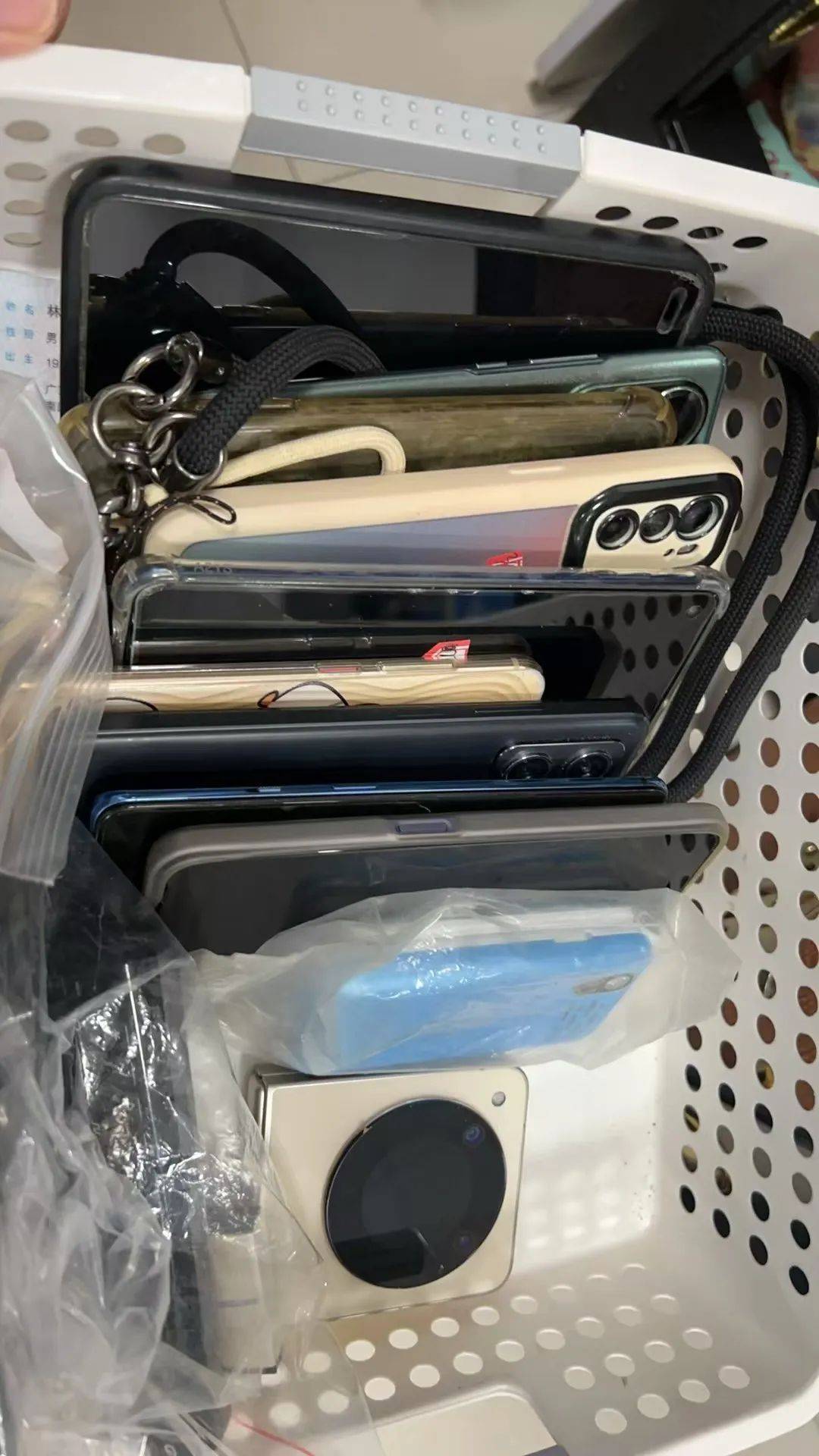 广州南站:900多台手机无人认领<strong></p>
<p>币安ico</strong>!12306可查询