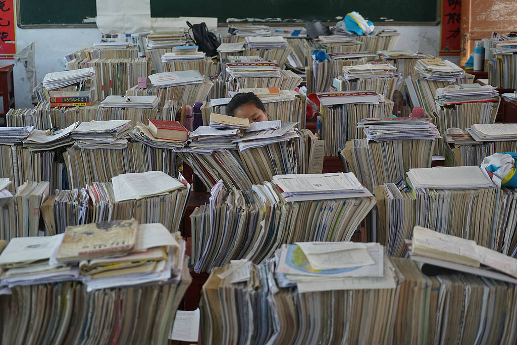 高中生上自习课抬头算违纪<strong></p>
<p>币安ico</strong>？别把学生当学习机器