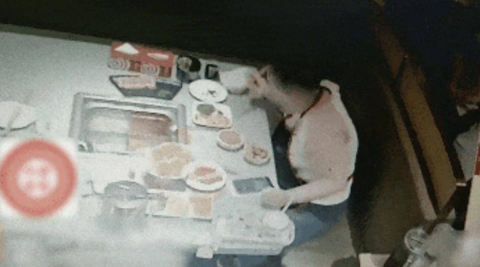 打两碗蘸料<strong></p>
<p>币安ico</strong>,吃一碗毁一碗!女子投虫敲诈火锅店更多细节曝光