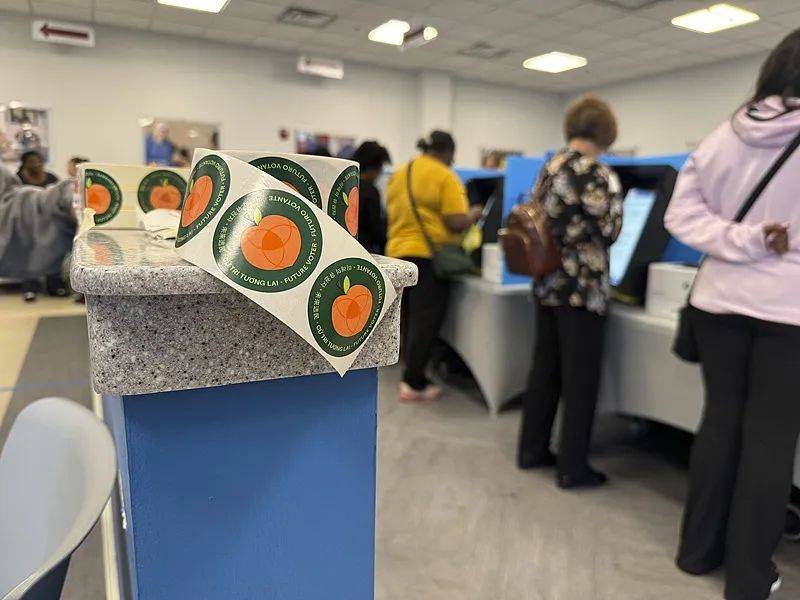 这个民调七大摇摆州全翻红<strong></p>
<p>币安网交易所</strong>,特朗普胜算多大?