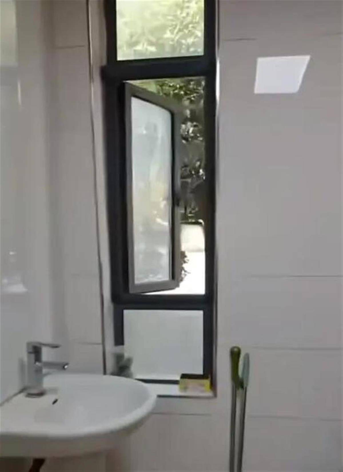 规划局副局长跳窗逃离<strong></p>
<p>币安网交易平台</strong>，被堵4小时不能怪群众