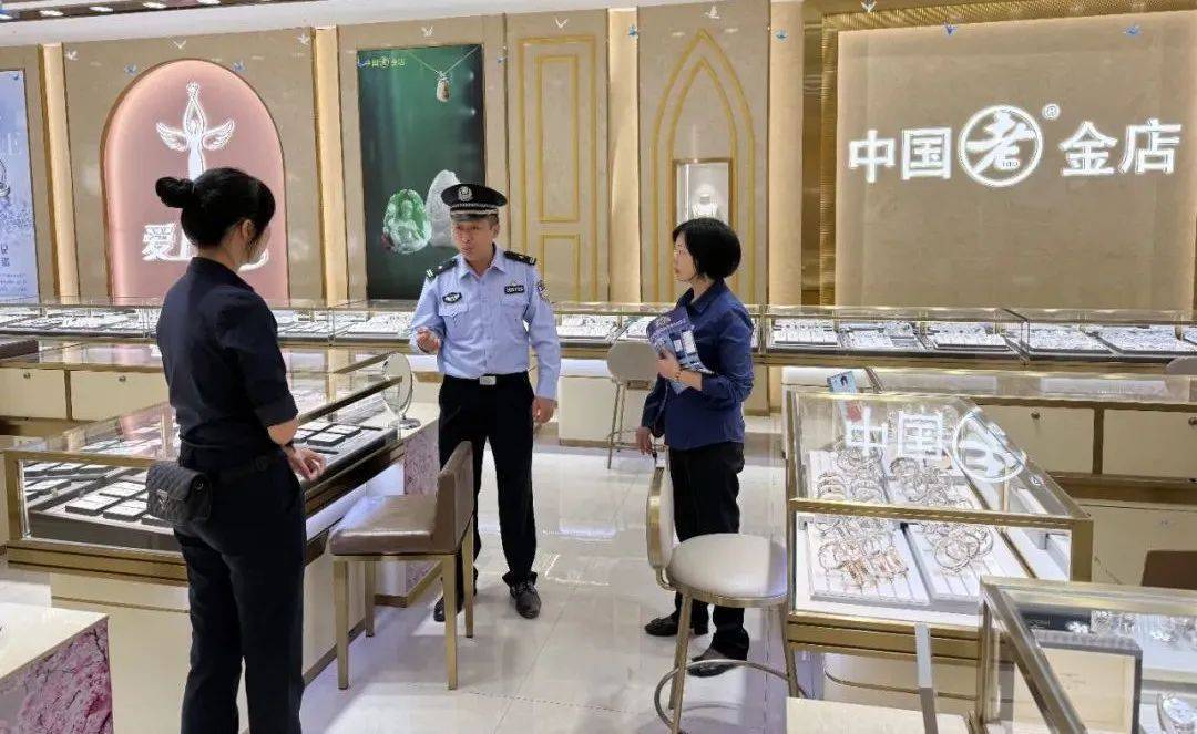 柳州女子到柳南万达买3万元黄金<strong></p>
<p>币安的比特币</strong>,不挑款不问价,店员吓到报警!