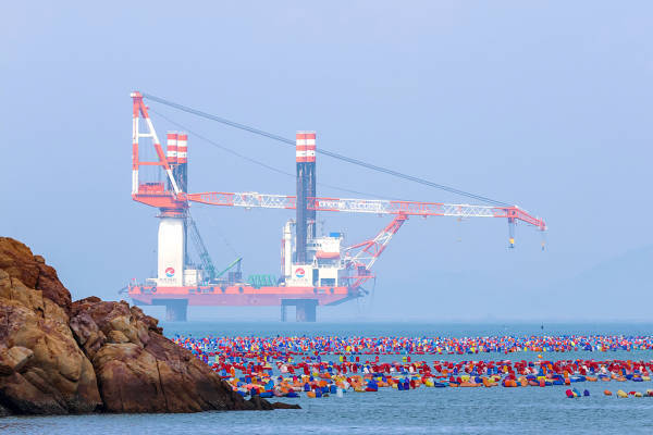 “某些国家话说得很满却不落实<strong></p>
<p>币安官方网站</strong>,中国正相反”