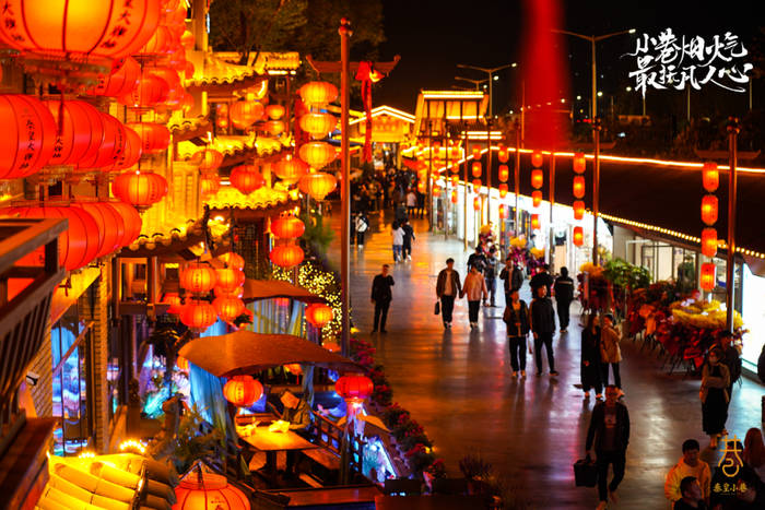 秦皇岛一网红夜市被指违规占用规划绿地却经营4年之久<strong></p>
<p>币安官方网站</strong>,当地回应:无审批手续 | 刚调查