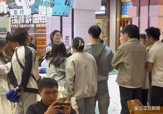 合肥两小伙辞职前买彩票中100万<strong></p>
<p>币安官方网站</strong>，店员：两人平分