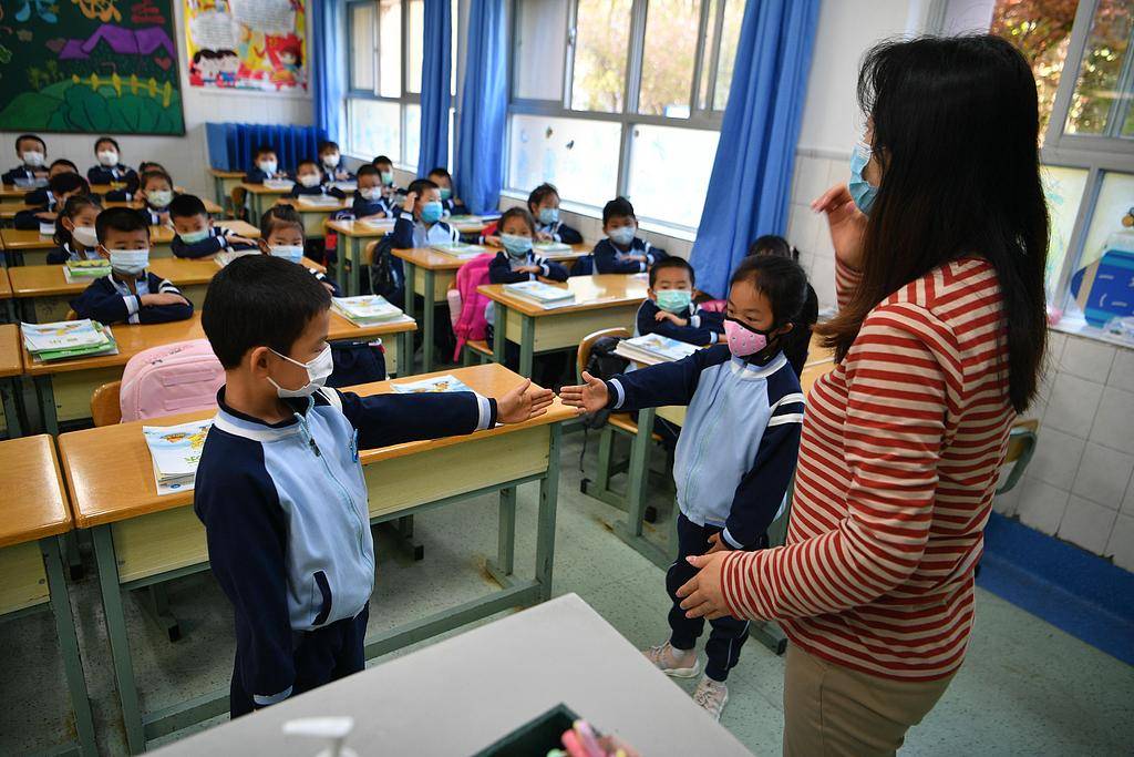 班主任放狠话“全家死了就不用签字”<strong></p>
<p>币安官方网站</strong>，被调岗或许是福报