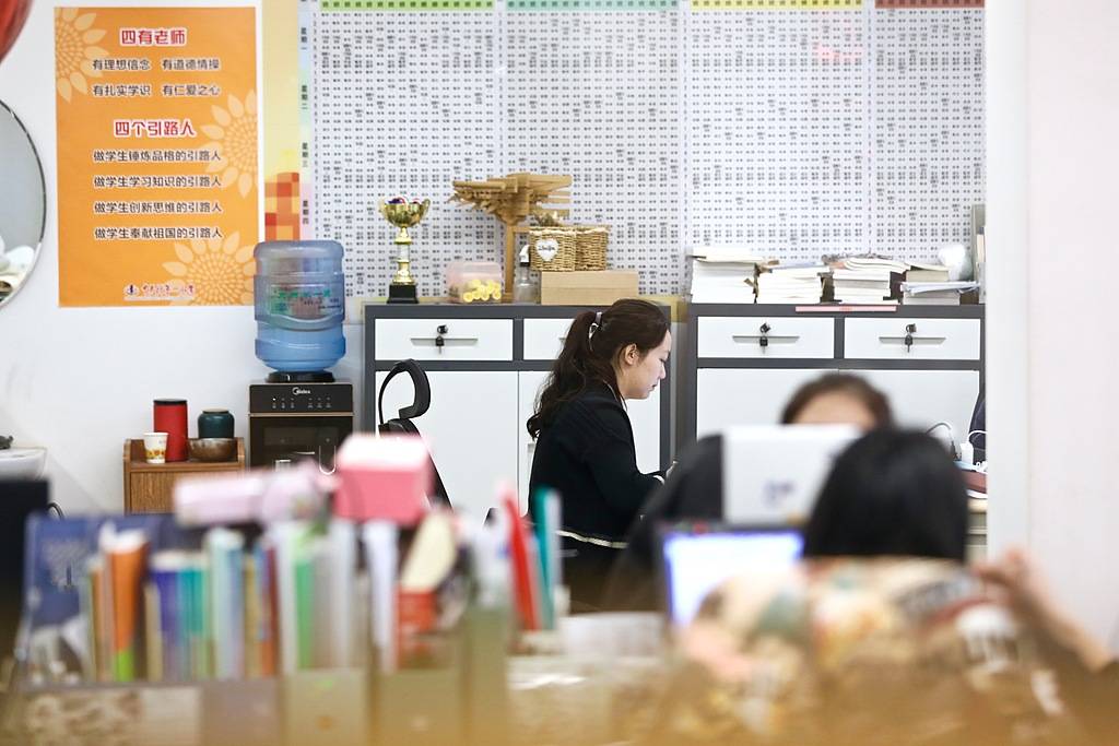 班主任放狠话“全家死了就不用签字”<strong></p>
<p>币安官方网站</strong>，被调岗或许是福报