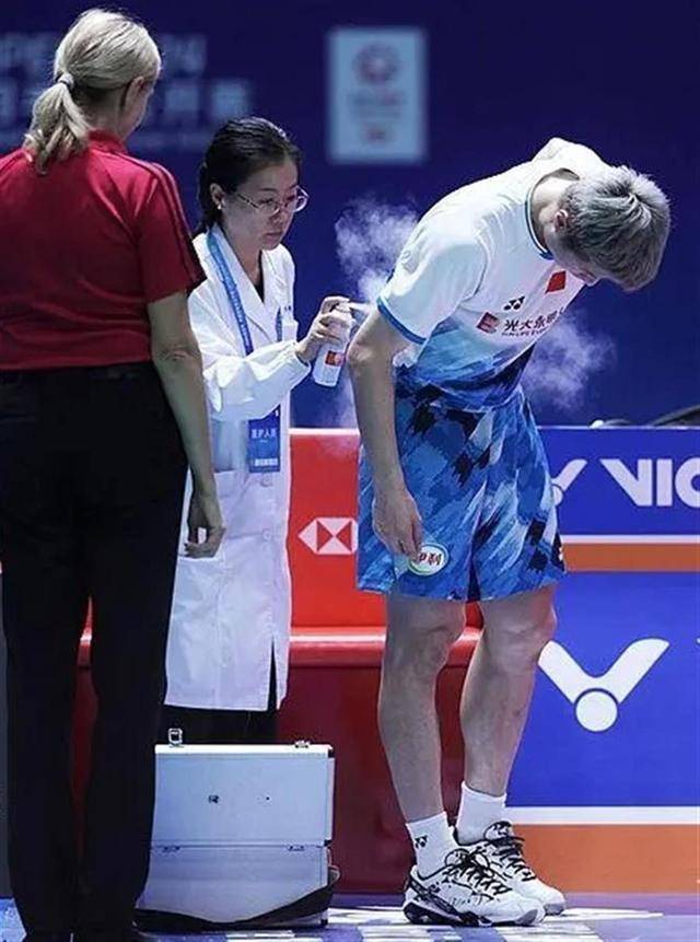 羽毛球世界第一石宇奇比赛中突发意外<strong></p>
<p>币安官方网站</strong>，被担架抬走后留院观察