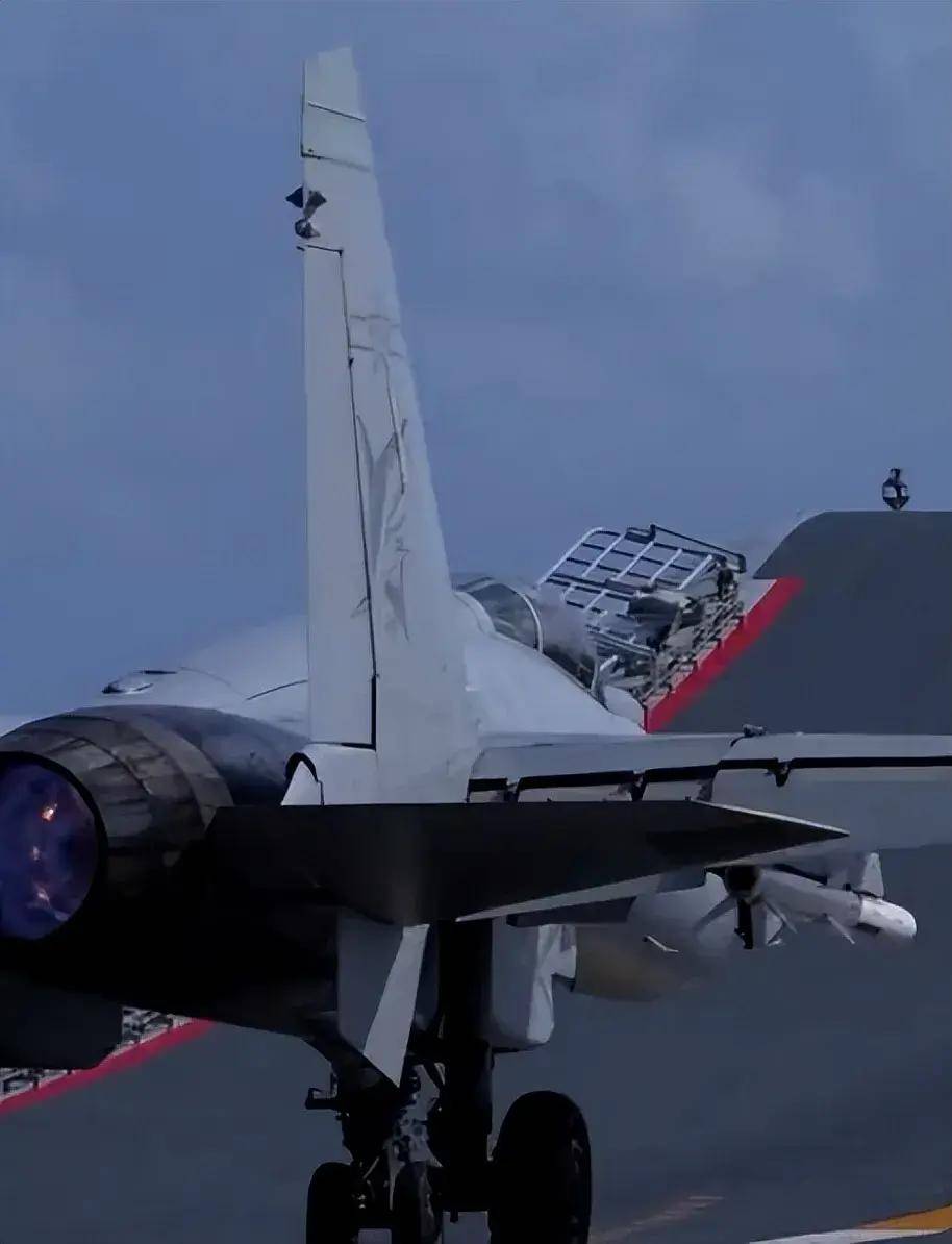 中国首个双航母战斗群横空出世<strong></p>
<p>币安市值</strong>!歼-15B/D居然悄悄装备这么多了?