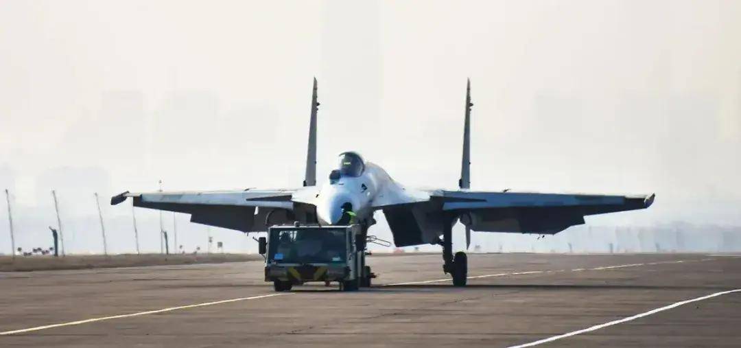 中国首个双航母战斗群横空出世<strong></p>
<p>币安市值</strong>!歼-15B/D居然悄悄装备这么多了?