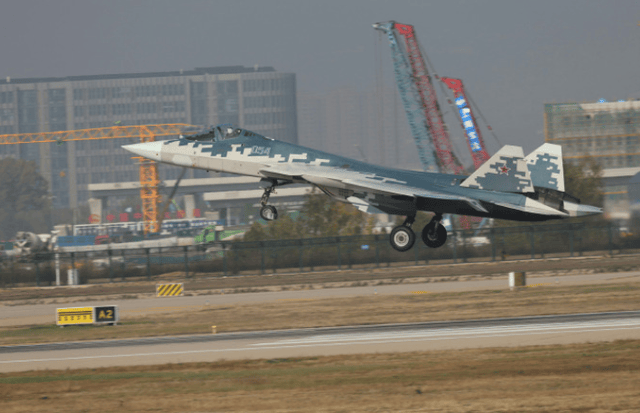 来抢歼35的“饭碗”?苏57隐身战机降落太原<strong></p>
<p>币安市值</strong>,3款隐身机航展同框