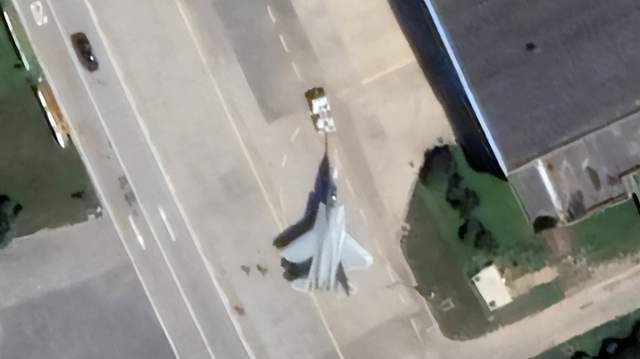 来抢歼35的“饭碗”?苏57隐身战机降落太原<strong></p>
<p>币安市值</strong>,3款隐身机航展同框