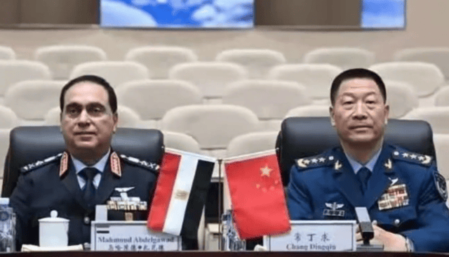 来抢歼35的“饭碗”?苏57隐身战机降落太原<strong></p>
<p>币安市值</strong>,3款隐身机航展同框