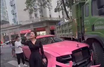 撞上劳斯莱斯的货车只有100万保险<strong></p>
<p>币安币怎么玩</strong>，被撞车主回应