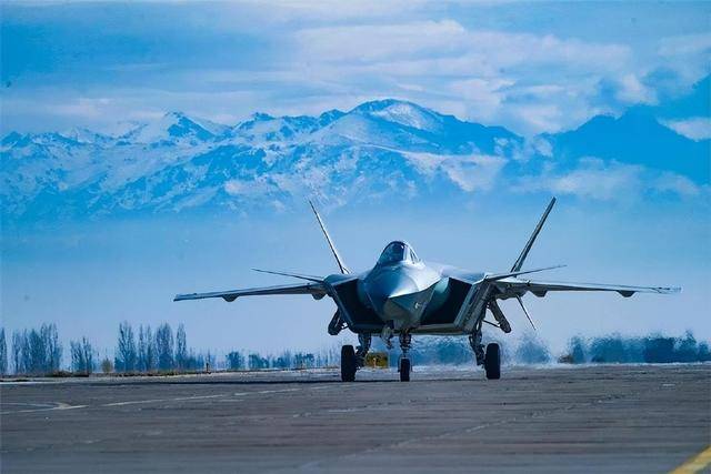 5架歼-20大象漫步震撼亮相<strong></p>
<p>币安币怎么玩</strong>，印度望尘莫及，国际军事平衡正被打破