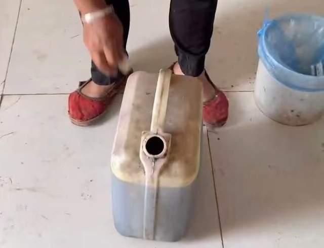 江苏一地多位村民称送自种菜籽到油坊榨油变“臭油”<strong></p>
<p>币安老板</strong>，期盼职能部门查明真相