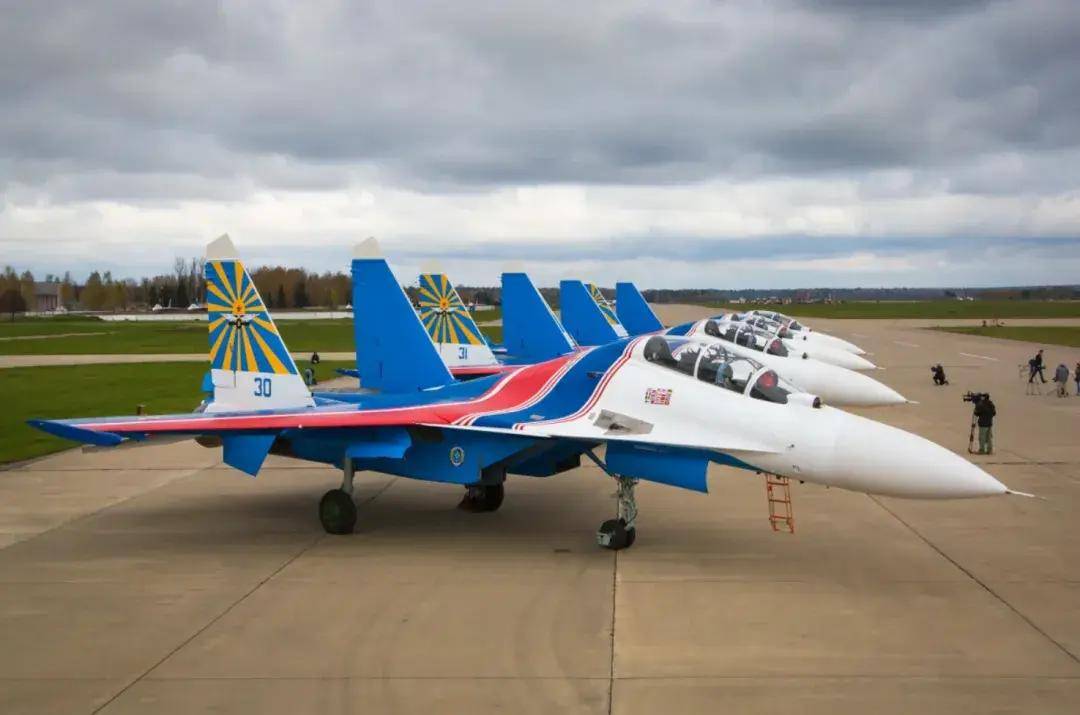 6型侧卫齐聚珠海<strong></p>
<p>币安eth</strong>!歼-16和苏-35S孰强孰弱?歼-15T才是最强侧卫?